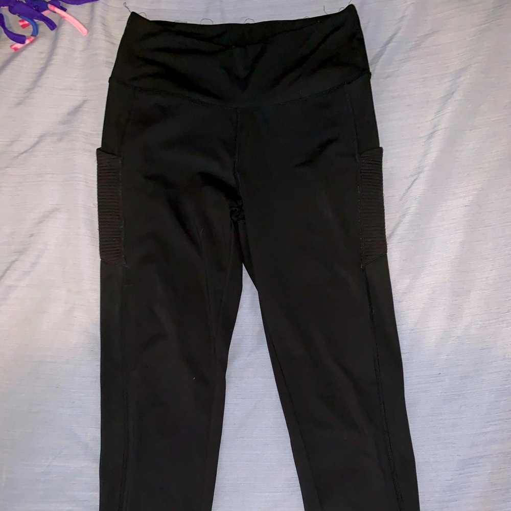 Ankle length athletic leggings (pocket for accessories on each side of leg)